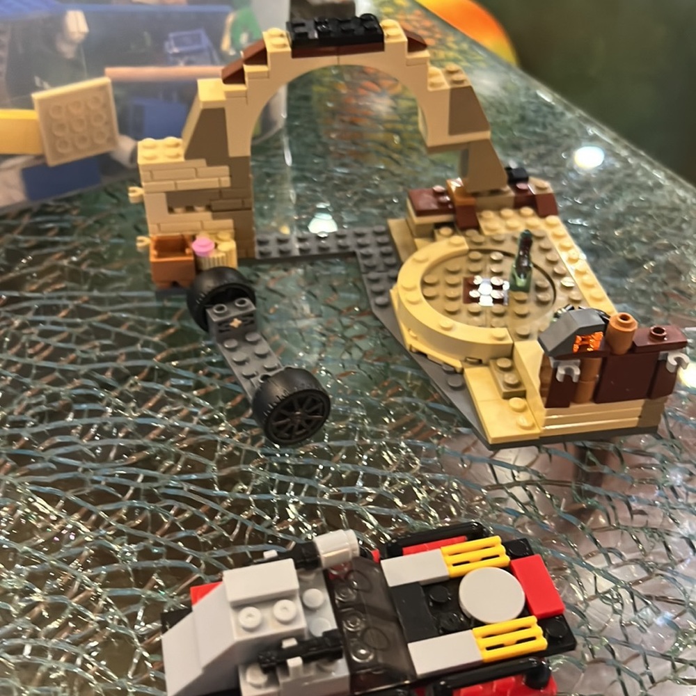 Huge variety of Legos 🏝🦖🌸🏄‍♀️🥰😍 - Picture 2 of 6